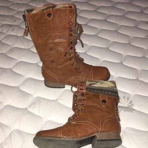 Boots only wore once. Pattern design when folded